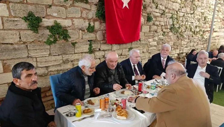Topkapı’da Geleneksel Buluşma: Erdem Karakoç’un İftar Yemeğinde Ülkücüler Bir Araya Geldi