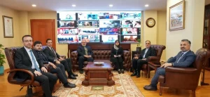 RTÜK Başkanı Ebubekir Şahin, İran heyeti ile medya iş birliği konularını görüştü. Görüşmede, medya denetimi, dezenformasyonla mücadele ve ortak projeler ele alındı. IRIB yetkililerinin de ilerleyen günlerde RTÜK’ü ziyaret etmesi planlanıyor.
