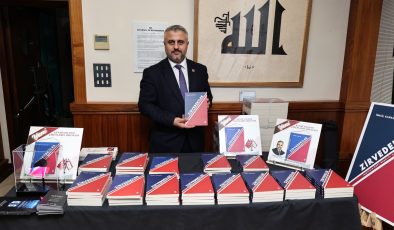 Londra’da “Zirvedekiler” Kitabı Lansmanı Büyük İlgi Gördü