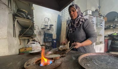 Kadın eliyle yarım asırlık kalaycılık