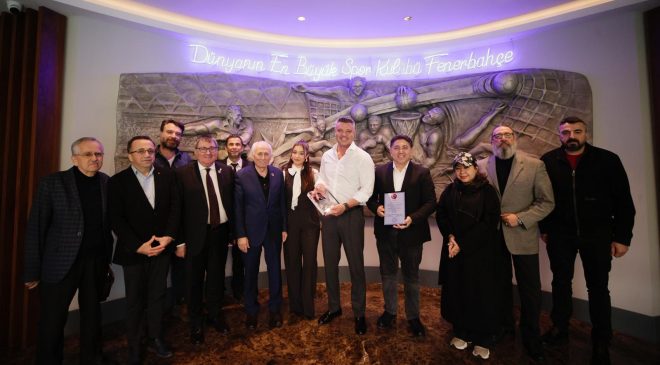 TÜRK DÜNYASI HİZMET ÖDÜLÜ, FENERBAHÇE SPOR KULÜBÜ BAŞKANI SADETTİN SARAN’A TAKDİM EDİLDİ
