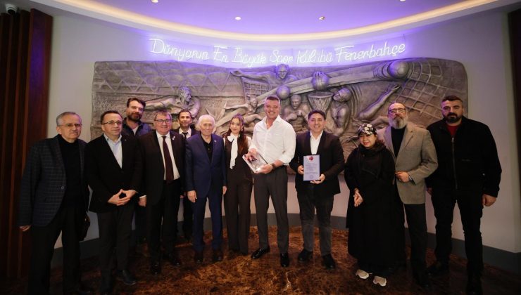 TÜRK DÜNYASI HİZMET ÖDÜLÜ, FENERBAHÇE SPOR KULÜBÜ BAŞKANI SADETTİN SARAN’A TAKDİM EDİLDİ